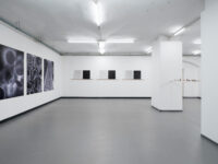 ÜBER NACHT Ausstellungsansicht Fotogalerie Wien