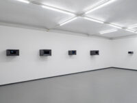 ÜBER NACHT Ausstellungsansicht Fotogalerie Wien