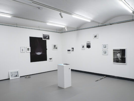 ÜBER NACHT Ausstellungsansicht Fotogalerie Wien