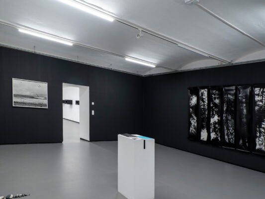 ÜBER NACHT Ausstellungsansicht Fotogalerie Wien