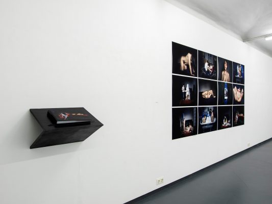 BIOGRAFIE I  Ausstellungsansicht Fotogalerie Wien