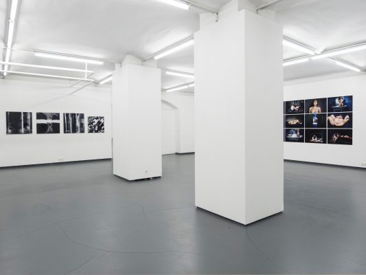 BIOGRAFIE I  Ausstellungsansicht Fotogalerie Wien