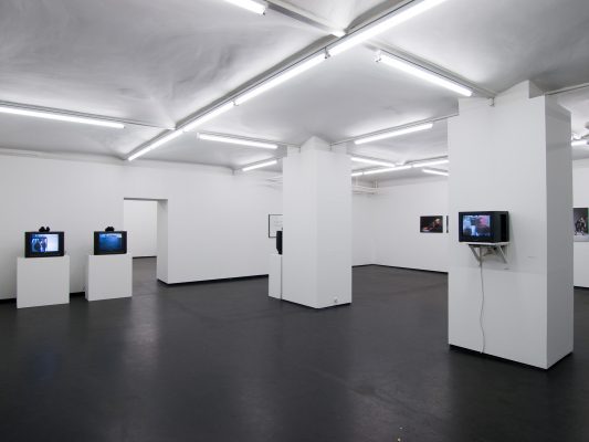 PERFORMANCE II Ausstellungsansicht Fotogalerie Wien