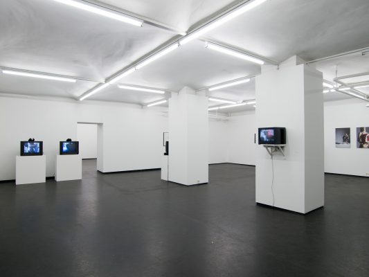 PERFORMANCE II Ausstellungsansicht Fotogalerie Wien