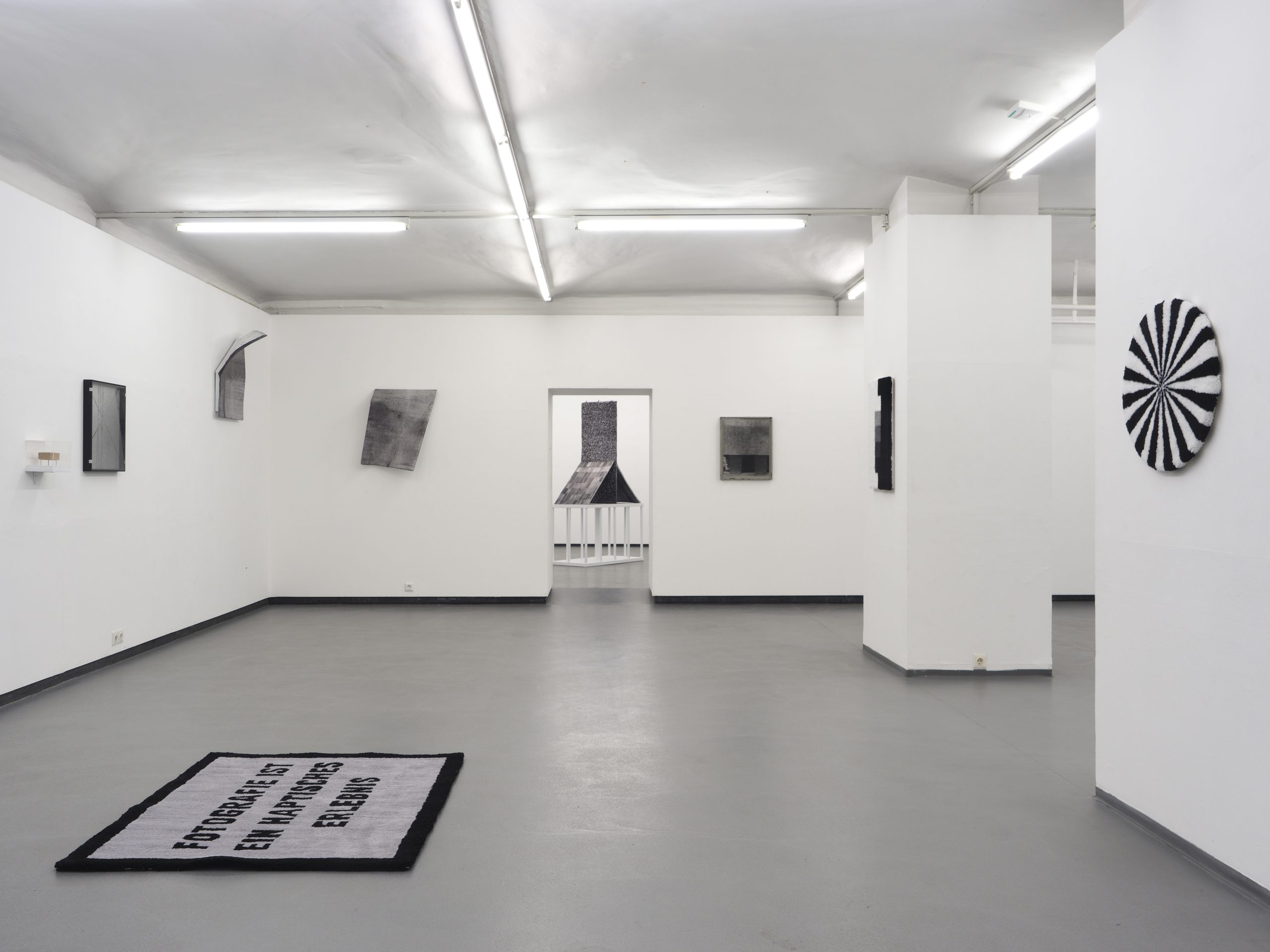 SOLO XIII - BASTIAN SCHWIND Ausstellungsansicht Fotogalerie Wien