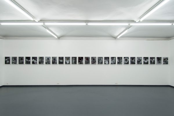 ANEIGNUNG III Ausstellungsansicht Fotogalerie Wien