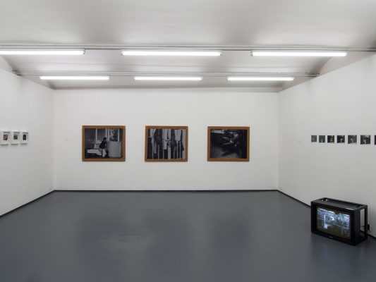 ANEIGNUNG III Ausstellungsansicht Fotogalerie Wien