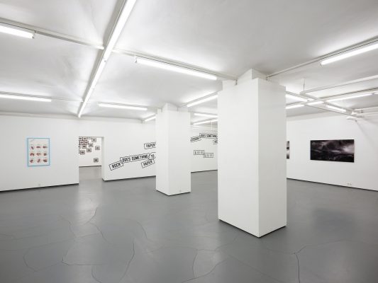 TEXT UND BILD I  Ausstellungsansicht Fotogalerie Wien