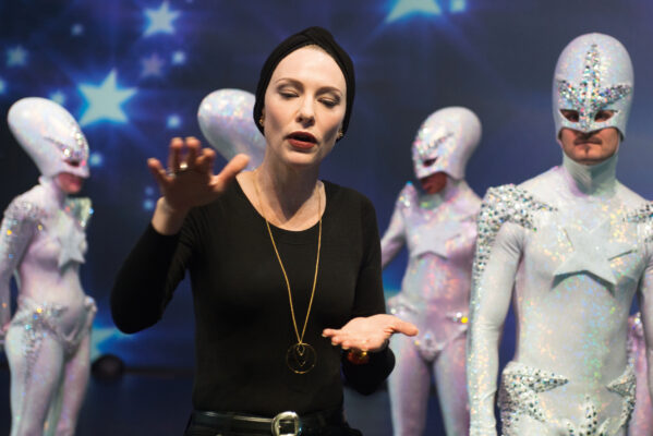 Julian Rosefeld Stillsaus: "Manifesto", 2017