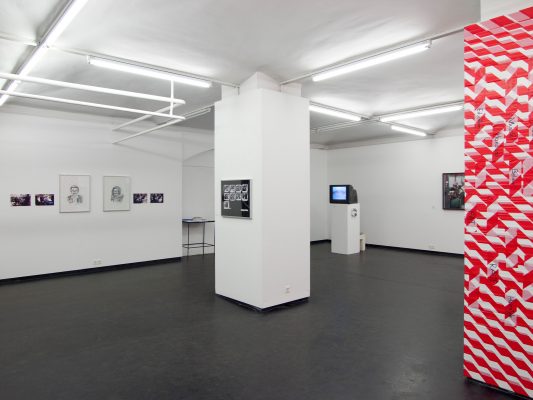 IDENTITÄT II  Ausstellungsansicht Fotogalerie Wien